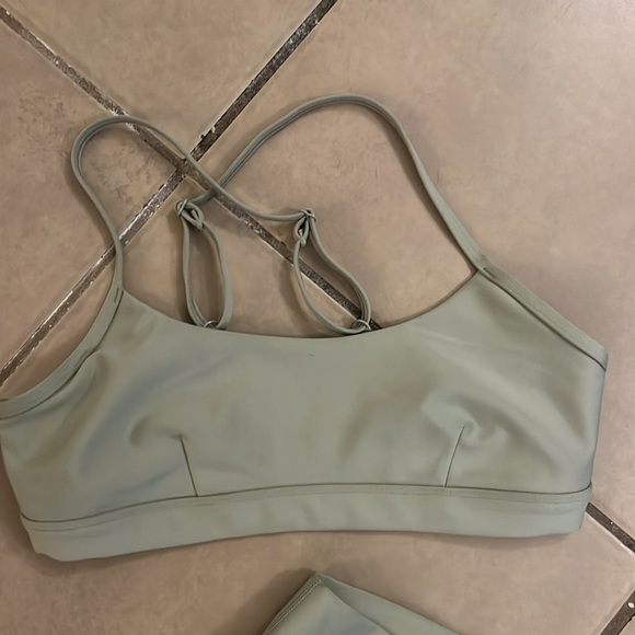 ALO Airlift Bra and Leggings Set - Picture 10 of 11